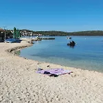 Awesome In Okrug Gornji With Wifi Apartmán Trogir