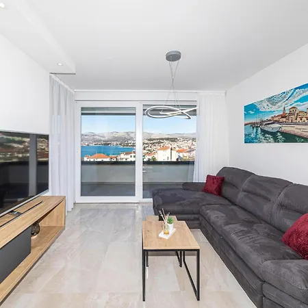 Awesome In Okrug Gornji With Wifi Apartmán