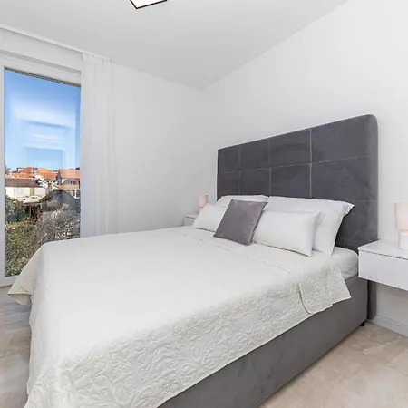 Awesome In Okrug Gornji With Wifi Apartmán