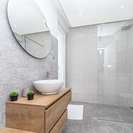 Awesome In Okrug Gornji With Wifi Apartmán *
