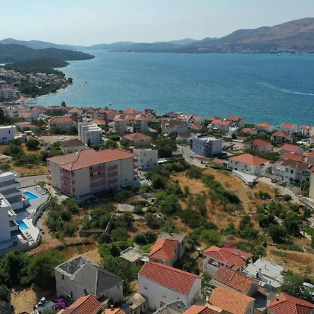 Awesome In Okrug Gornji With Wifi Trogir