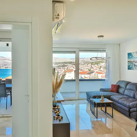 Awesome In Okrug Gornji With Wifi * Trogir